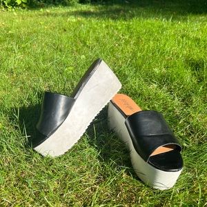 90’s style sandal platforms,perfect for summer! Good condition minor wear & tear